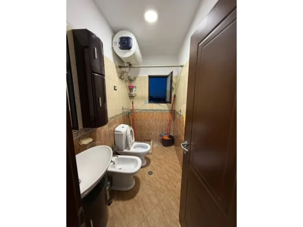 Tirane, shitet apartament 2+1+Ballkon Kati 6, 135 m² 175.000 € (Pazari i Ri)