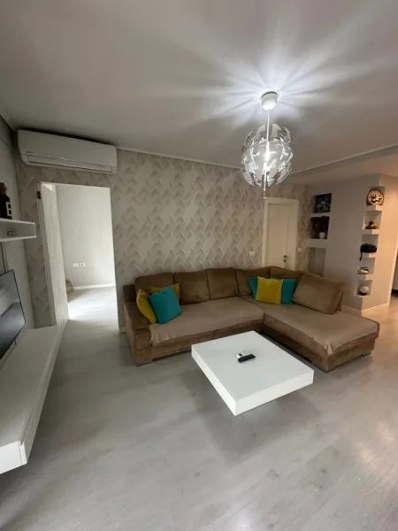 Tirane, shitet apartament 1+1+Ballkon , 92 m² 146.000 € (Unaza e Re)