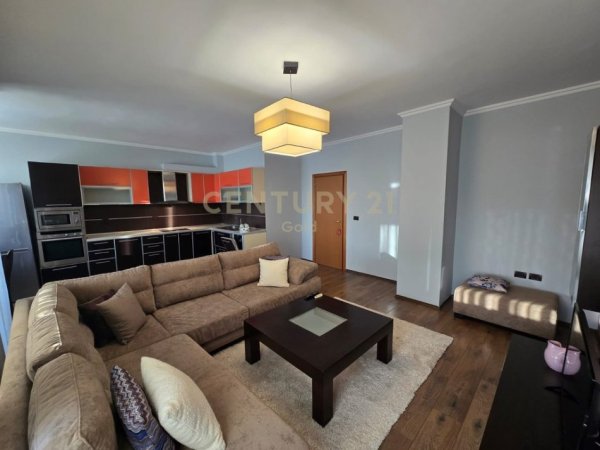Tirane, jepet me qera apartament 2+1+Ballkon Kati 8, 120 m² 850 € (rruga e dibres)