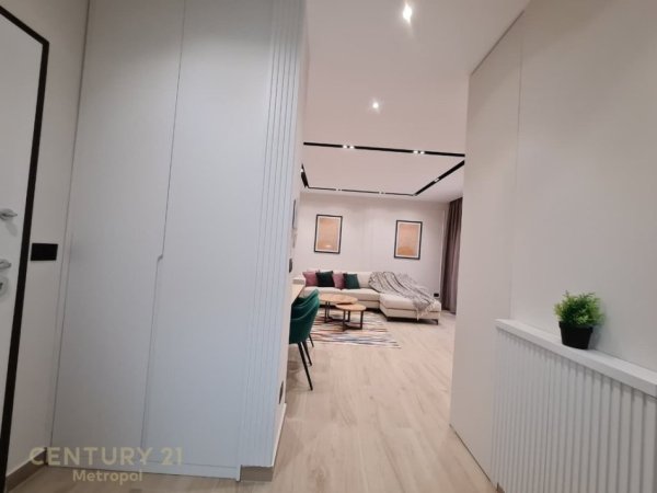 Tirane, jepet me qera apartament 1+1+Ballkon Kati 8, 65 m² 1.000 € (TEG)