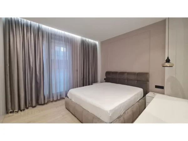Tirane, jepet me qera apartament 1+1+Ballkon Kati 8, 65 m² 1.000 € (TEG)