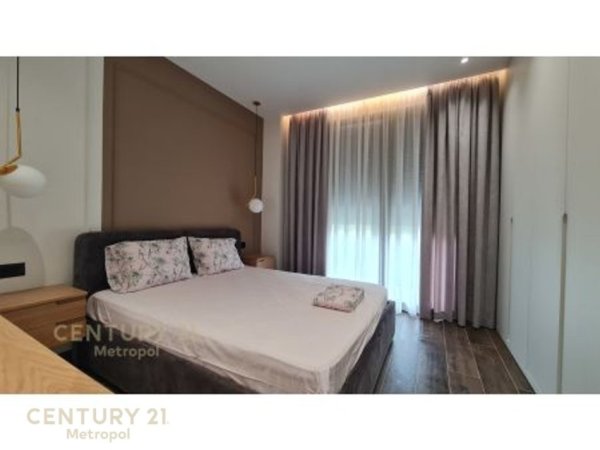 Tirane, jepet me qera apartament 1+1+Ballkon Kati 8, 65 m² 1.000 € (TEG)