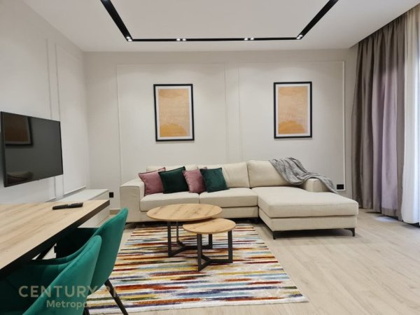 Tirane, jepet me qera apartament 1+1+Ballkon Kati 8, 65 m² 1.000 € (TEG)