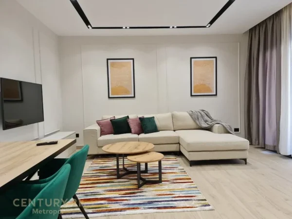 Tirane, jepet me qera apartament 1+1+Ballkon Kati 8, 65 m² 1.000 € (TEG)