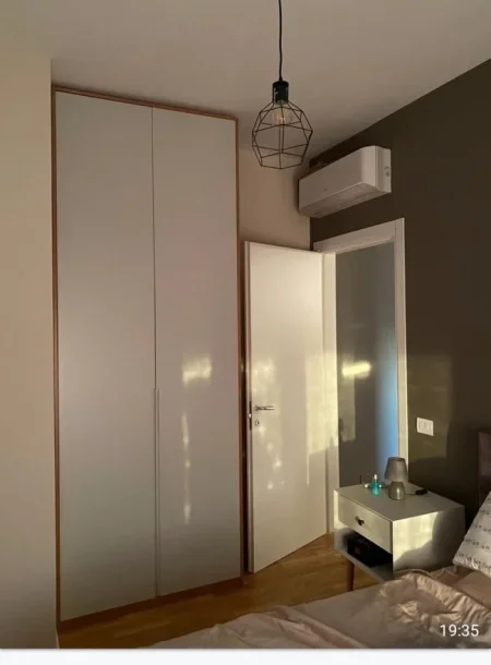 Tirane, jepet me qera apartament 1+1+Ballkon Kati 6, 90 m² 1.200 € (rruga e barrikadave)