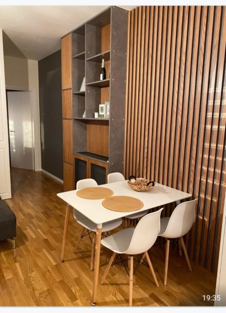 Tirane, jepet me qera apartament 1+1+Ballkon Kati 6, 90 m² 1.200 € (rruga e barrikadave)