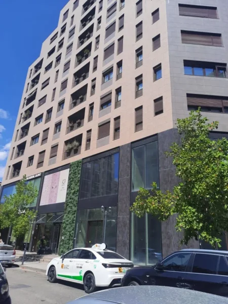 Tirane, jepet me qera apartament 1+1+Ballkon Kati 6, 90 m² 1.200 € (rruga e barrikadave)