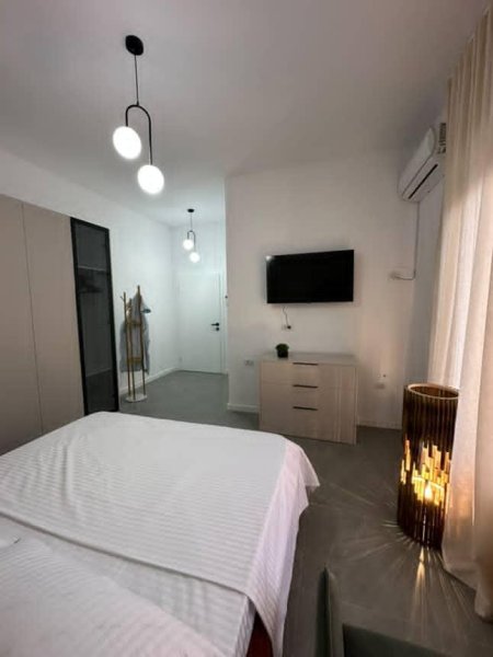 Shes Hotel 480m2  siperfaqe ne plazh Golem