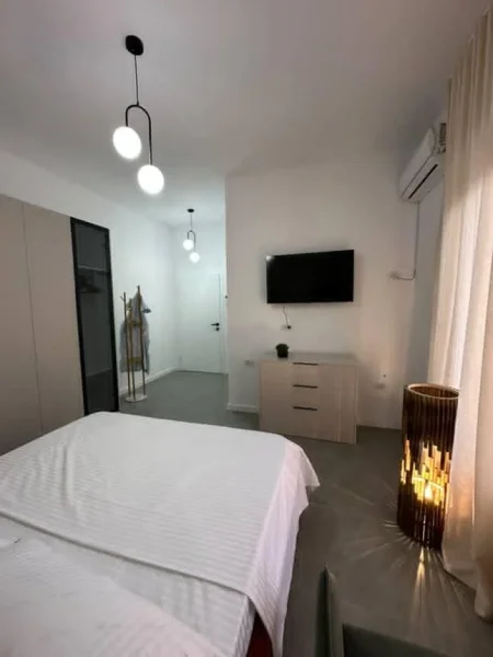 Shes Hotel 480m2  siperfaqe ne plazh Golem