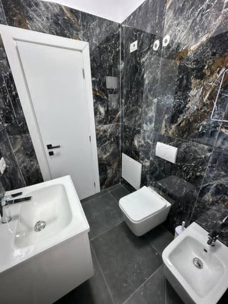 Shes Hotel 480m2  siperfaqe ne plazh Golem