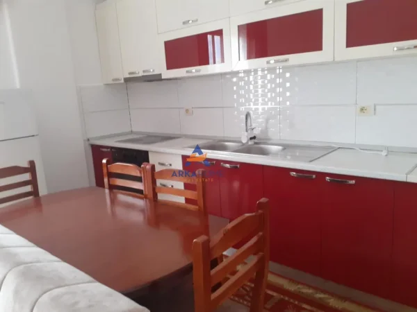Tirane, jepet me qera apartament 1+1+Ballkon Kati 3, 65 m² 416 € 