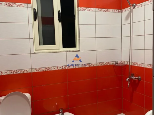Tirane, jepet me qera apartament 1+1+Ballkon Kati 3, 65 m² 416 € 