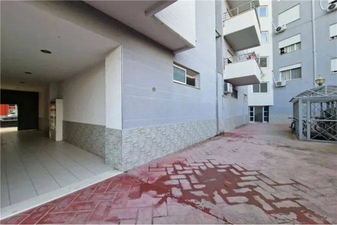 Vlore, jepet me qera apartament 2+1+Ballkon Kati 8, 107 m² 450 € (Pranë Kishës Ortodokse, Vlore)