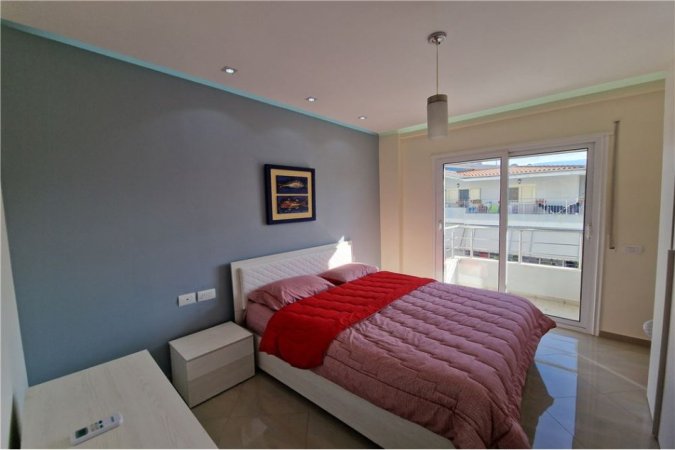 Vlore, jepet me qera apartament 2+1+Ballkon Kati 8, 107 m² 450 € (Pranë Kishës Ortodokse, Vlore)