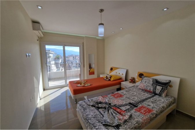 Vlore, jepet me qera apartament 2+1+Ballkon Kati 8, 107 m² 450 € (Pranë Kishës Ortodokse, Vlore)