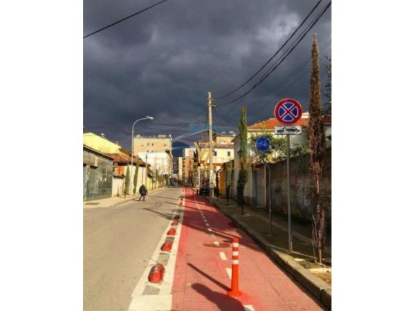 Tirane, shitet apartament 1+1 Kati 3, 73 m² 175.000 € (Rruga 4 Deshmorët)