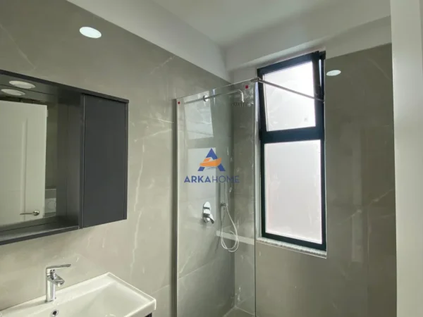 Tirane, jepet me qera apartament 1+1+Ballkon Kati 7, 60 m² 572 € 