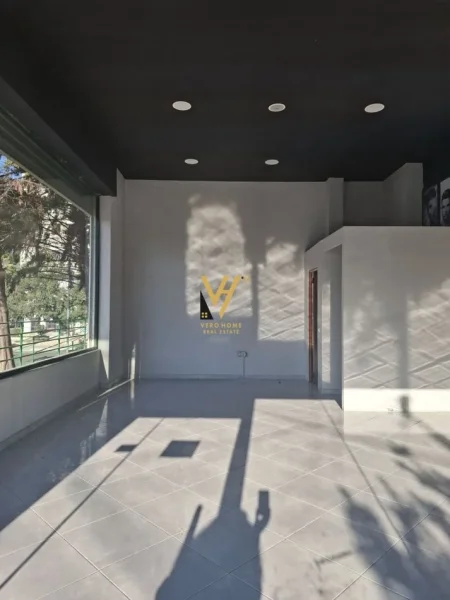 Tirane, jepet me qera dyqan Kati 0, 64 m² 700 € (YZBERISHT)