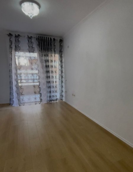 Tirane, shes apartament 2+1+Ballkon Kati 3, 75 m² 112.000 € (Fresk)