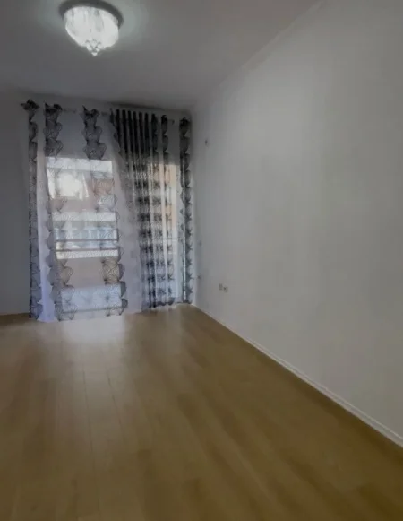 Tirane, shes apartament 2+1+Ballkon Kati 3, 75 m² 112.000 € (Fresk)