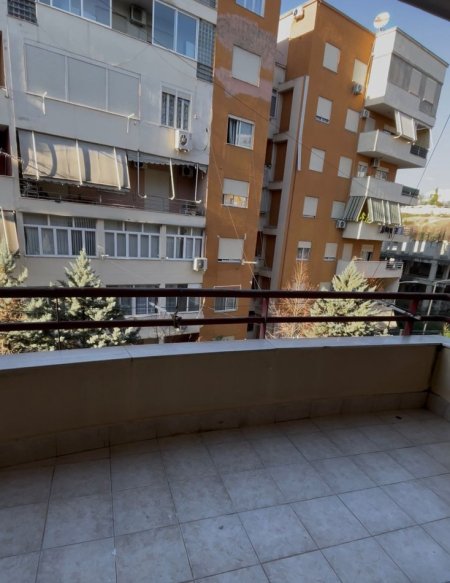 Tirane, shes apartament 2+1+Ballkon Kati 3, 75 m² 112.000 € (Fresk)