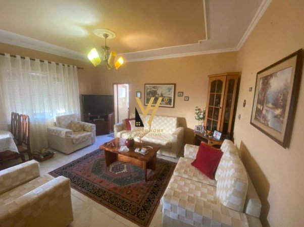 Tirane, jepet me qera apartament 3+1+Ballkon Kati 6, 100 m² 500 € (RRUGA FORTUZI)