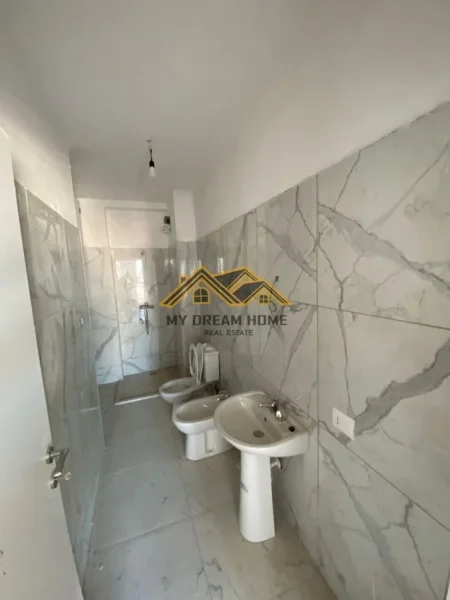 Durres, jepet me qera apartament 3+1 Kati 11, 125 m² 500 € (UKD)