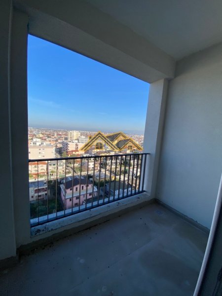 Durres, jepet me qera apartament 3+1 Kati 11, 125 m² 500 € (UKD)