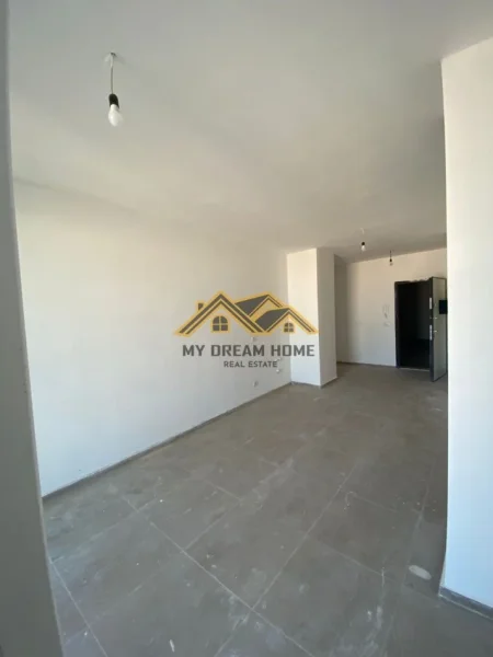 Durres, jepet me qera apartament 3+1 Kati 11, 125 m² 500 € (UKD)