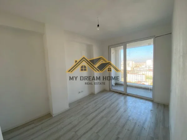 Durres, jepet me qera apartament 3+1 Kati 11, 125 m² 500 € (UKD)