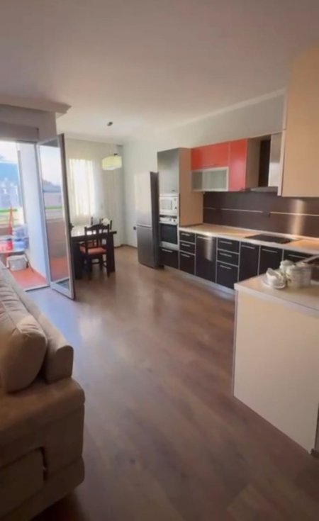 Tirane, jepet me qera apartament 2+1 Kati 8, 820 € 