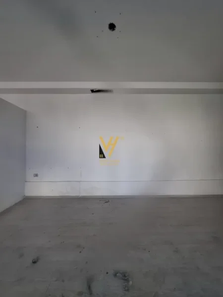 Tirane, jepet me qera dyqan Kati 0, 45 m² 400 € (YZBERISHT)