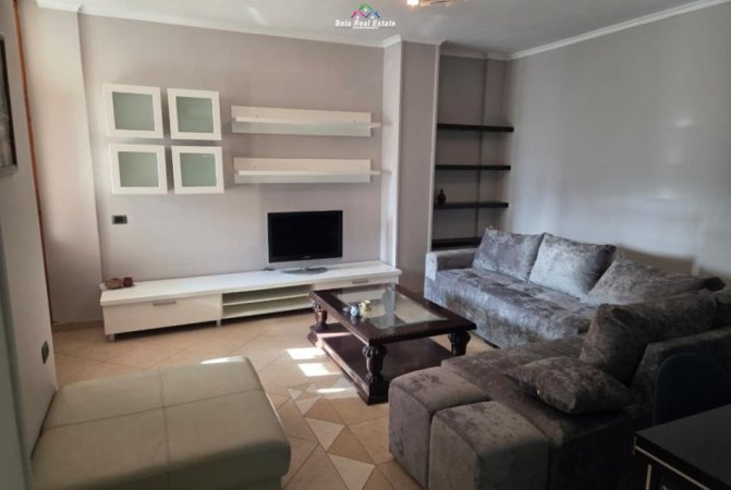 Tirane, jepet me qera apartament 2+1+Ballkon Kati 6, 106 m² 700 € (prane Shkolles Siri Kodra)