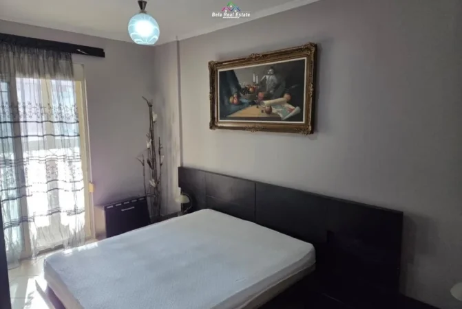 Tirane, jepet me qera apartament 2+1+Ballkon Kati 6, 106 m² 700 € (prane Shkolles Siri Kodra)