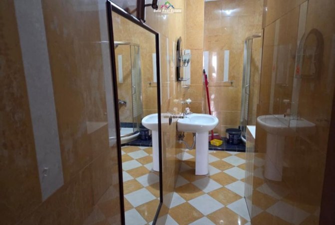 Tirane, jepet me qera apartament 2+1+Ballkon Kati 6, 106 m² 700 € (prane Shkolles Siri Kodra)