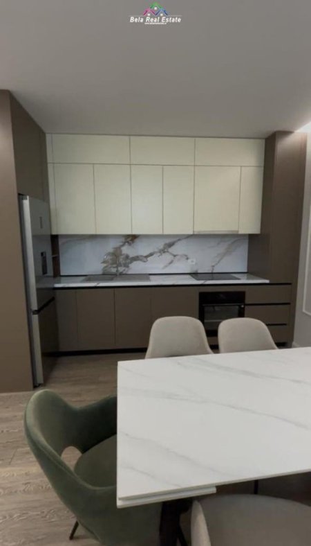 Tirane, jepet me qera apartament 2+1+Ballkon Kati 1, 95 m² 1.100 € (tek Golden Rose Residence)