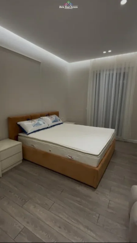 Tirane, jepet me qera apartament 2+1+Ballkon Kati 1, 95 m² 1.100 € (tek Golden Rose Residence)