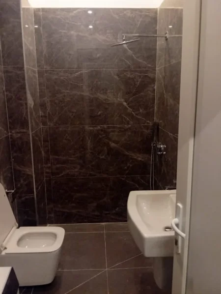 Jepet me Qera Garsoniere ne 5 Maji,  400 €URO