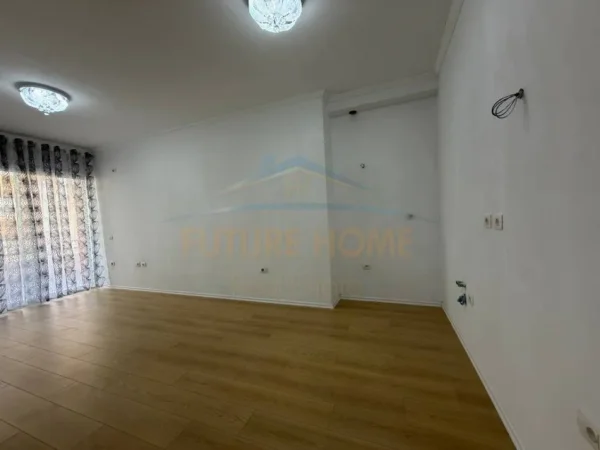 Tirane, shitet apartament 1+1 Kati 3, 69 m² 91.000 € (fresk)