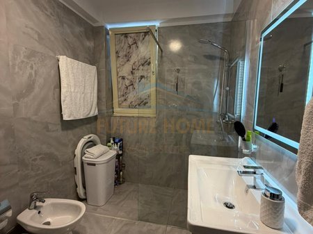 Tirane, shitet apartament 2+1 Kati 1, 75 m² 108.000 € (SHKOZE,KOMPLEKSI TOM DOSHIT)