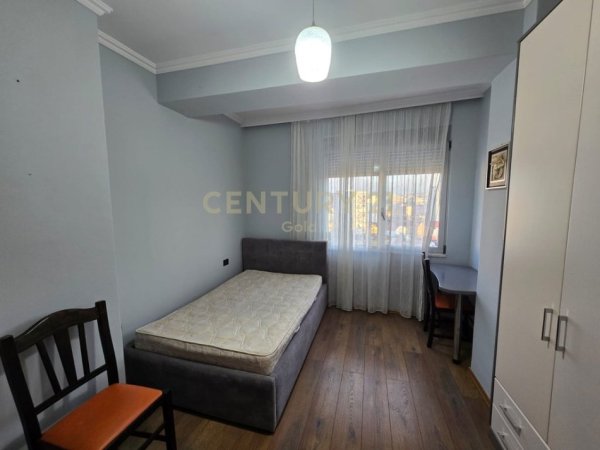 Tirane, jepet me qera apartament 2+1+Ballkon Kati 8, 120 m² 850 € 