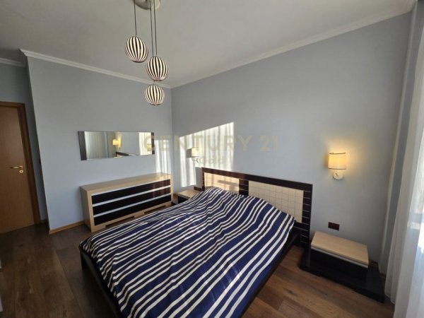 Tirane, jepet me qera apartament 2+1+Ballkon Kati 8, 120 m² 850 € 