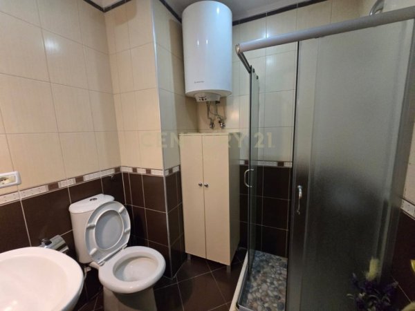 Tirane, jepet me qera apartament 2+1+Ballkon Kati 8, 120 m² 850 € 