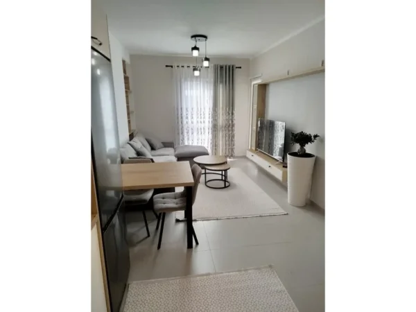 Tirane, jepet me qera apartament 1+1+Ballkon Kati 7, 55 m² 500 € (Univers City, Tiranë.)