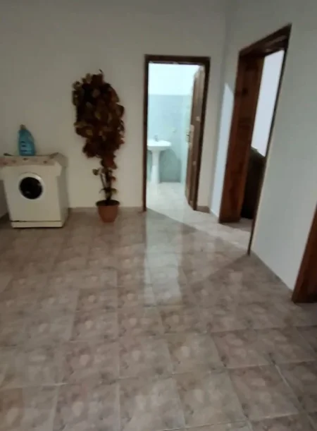 Tirane, jepet me qera apartament 2+1 Kati 1, 410 € 