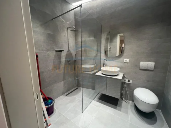 Tirane, jepet me qera apartament 2+1+Ballkon Kati 1, 99 m² 2.700 € (Green Valley Residence, Tiranë.)