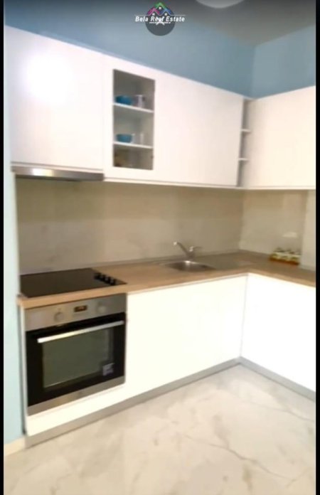 Tirane, jepet me qera apartament 1+1+Ballkon Kati 8, 65 m² 500 € (tek Kompleksi Golden Park)