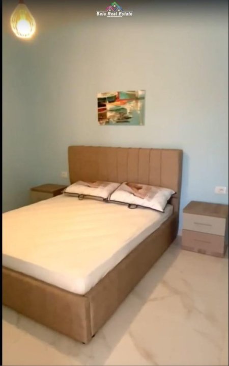 Tirane, jepet me qera apartament 1+1+Ballkon Kati 8, 65 m² 500 € (tek Kompleksi Golden Park)