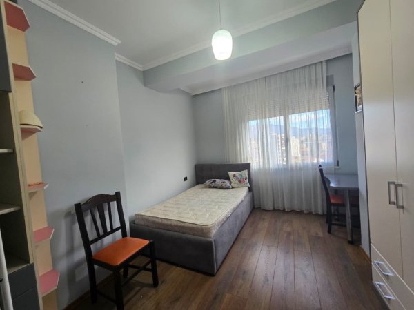 Tirane, jepet me qera apartament 1+1+Aneks+Ballkon Kati 8, 100 m² 800 € (Vila Gold, Rruga e Dibres)