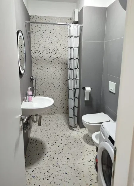 Qera, Apartament 1+1+Post Parkimi, Univers City, Tiranë.